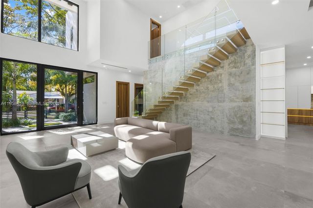 441 NW 44th St, Miami, FL 33127