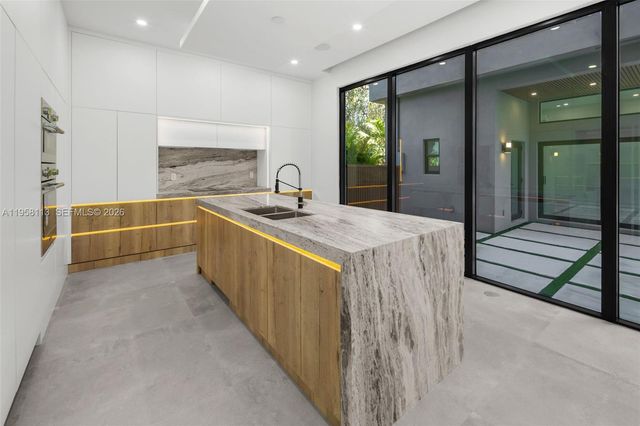 441 NW 44th St, Miami, FL 33127