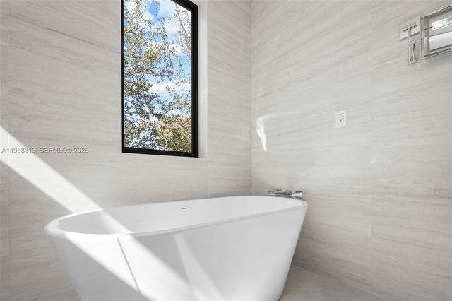 441 NW 44th St, Miami, FL 33127