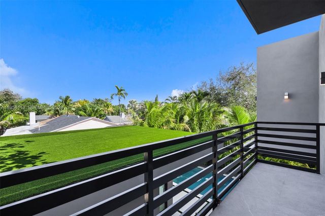 441 NW 44th St, Miami, FL 33127