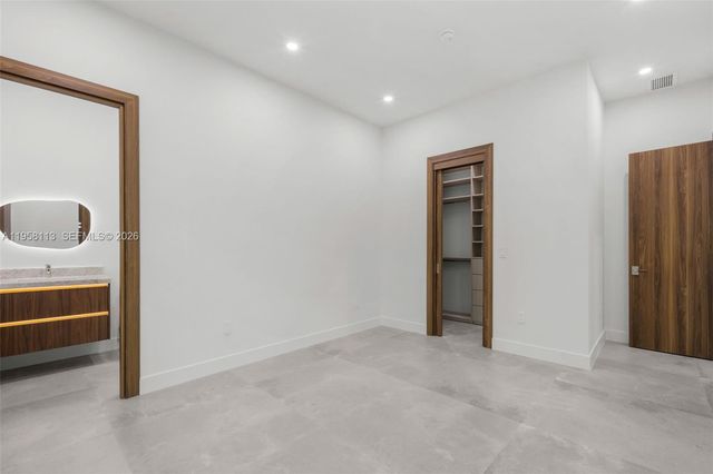 441 NW 44th St, Miami, FL 33127