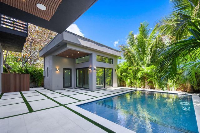 441 NW 44th St, Miami, FL 33127