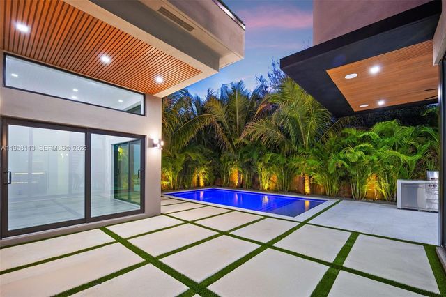 441 NW 44th St, Miami, FL 33127