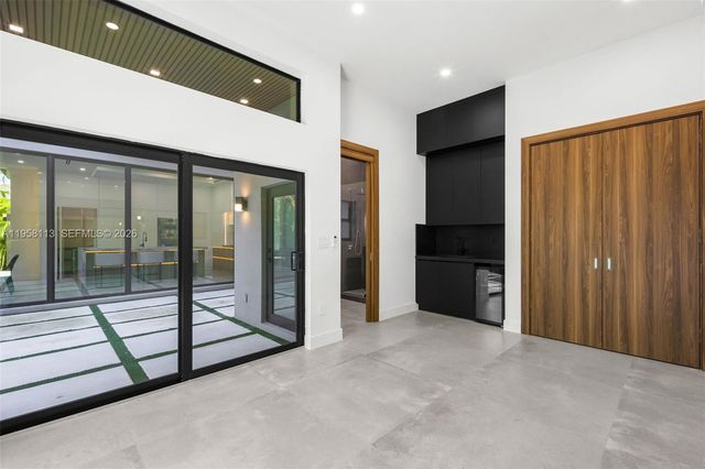 441 NW 44th St, Miami, FL 33127