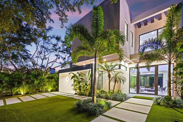 441 NW 44th St, Miami, FL 33127