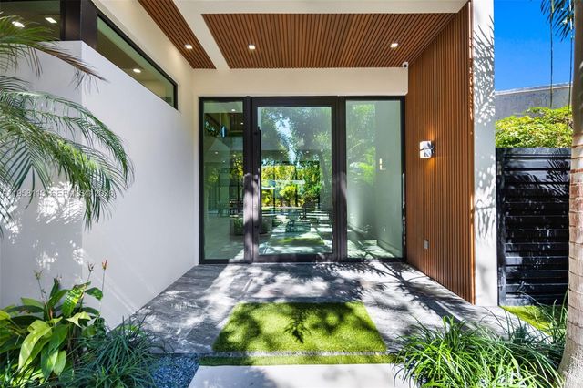 441 NW 44th St, Miami, FL 33127