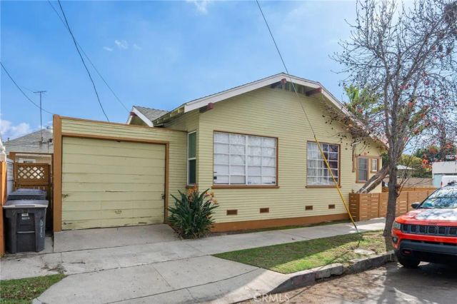 2703 7th Street, Long Beach, CA 90804