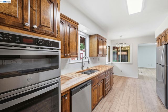 649 Graham Hill Rd, Santa Cruz, CA 95060