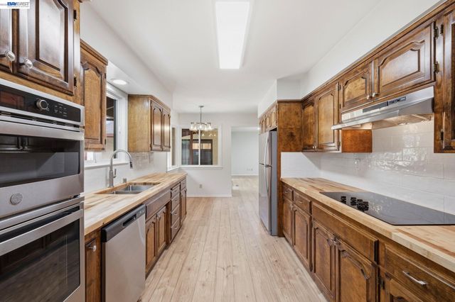 649 Graham Hill Rd, Santa Cruz, CA 95060