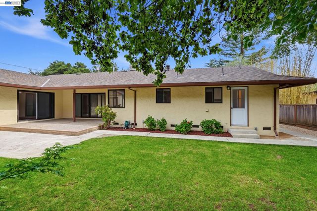 649 Graham Hill Rd, Santa Cruz, CA 95060