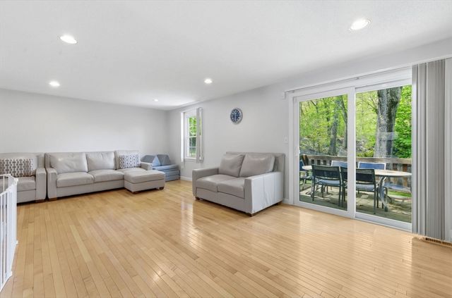 27 Fairway Circle 27, Natick, MA 01760