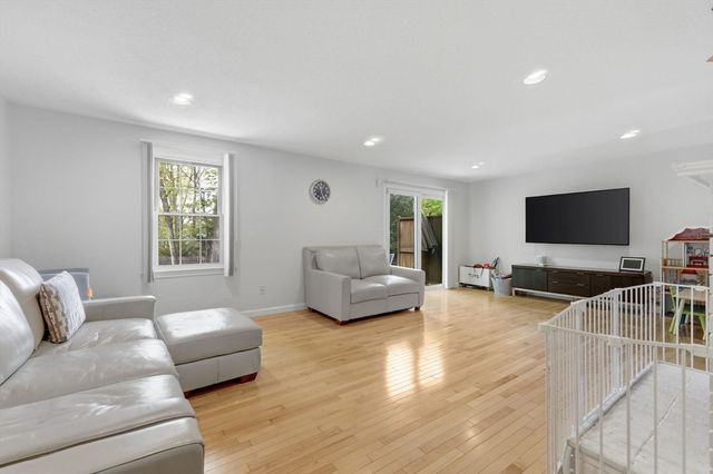 27 Fairway Circle 27, Natick, MA 01760