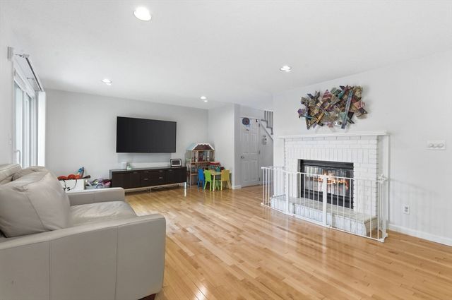 27 Fairway Circle 27, Natick, MA 01760