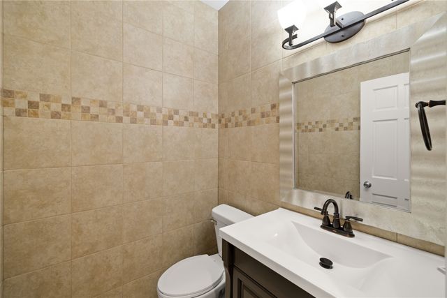 2714 Ashworth Road, West Des Moines, IA 50265