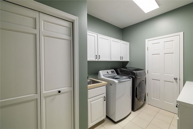 2714 Ashworth Road, West Des Moines, IA 50265