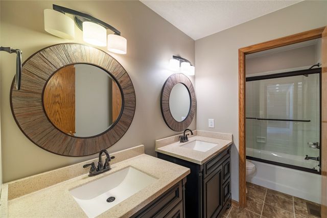 2714 Ashworth Road, West Des Moines, IA 50265