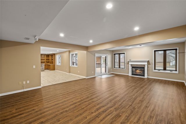 2714 Ashworth Road, West Des Moines, IA 50265