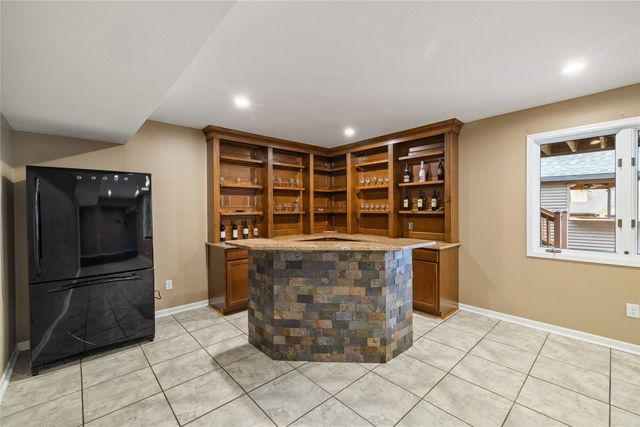 2714 Ashworth Road, West Des Moines, IA 50265