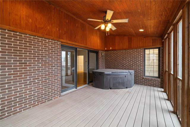 2714 Ashworth Road, West Des Moines, IA 50265