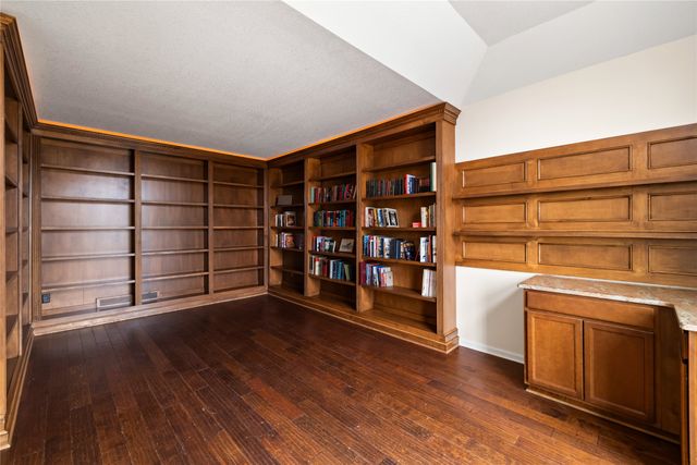 2714 Ashworth Road, West Des Moines, IA 50265