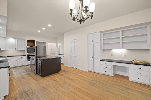 2714 Ashworth Road, West Des Moines, IA 50265