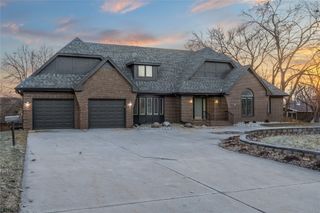 2714 Ashworth Road, West Des Moines, IA 50265