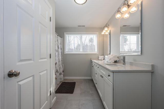 181 Knollwood Way, Manchester, NH 03102