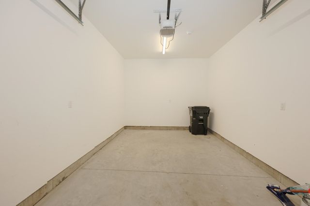 181 Knollwood Way, Manchester, NH 03102