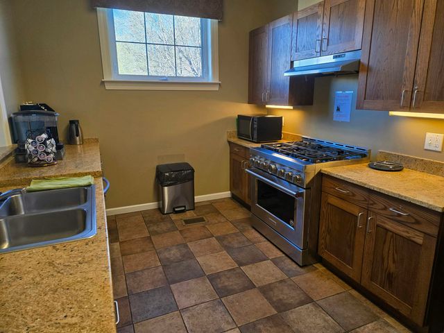 181 Knollwood Way, Manchester, NH 03102