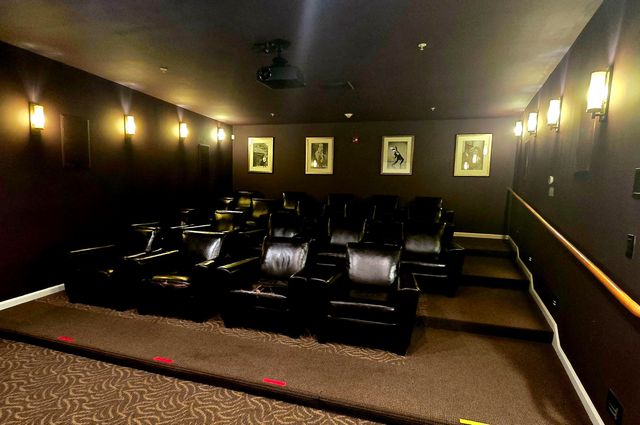 181 Knollwood Way, Manchester, NH 03102