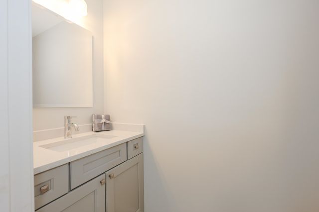 181 Knollwood Way, Manchester, NH 03102