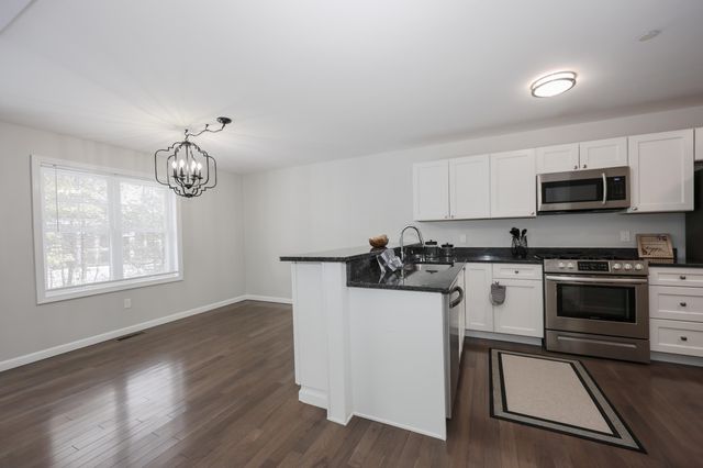 181 Knollwood Way, Manchester, NH 03102