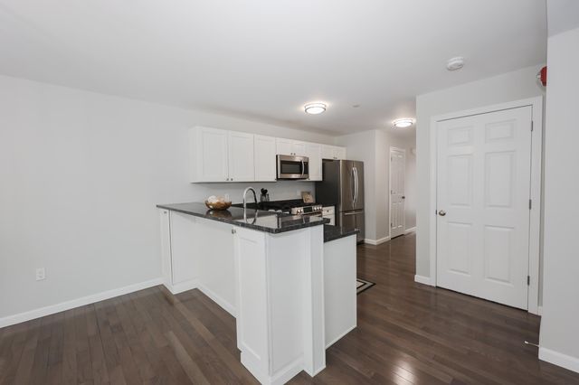 181 Knollwood Way, Manchester, NH 03102