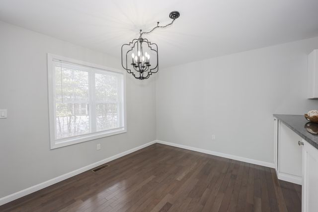 181 Knollwood Way, Manchester, NH 03102