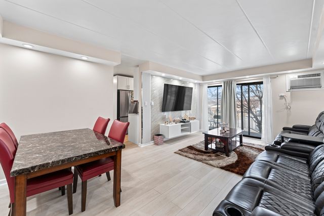 10912 Central Avenue 202, Chicago Ridge, IL 60415