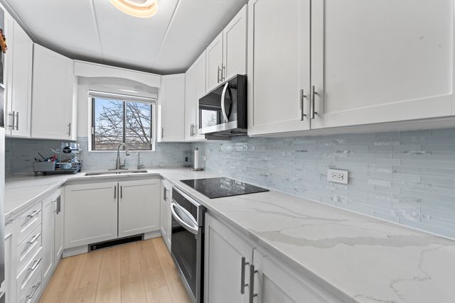 10912 Central Avenue 202, Chicago Ridge, IL 60415