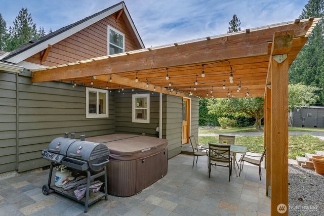 6827 Lakewood Road, Stanwood, WA 98292