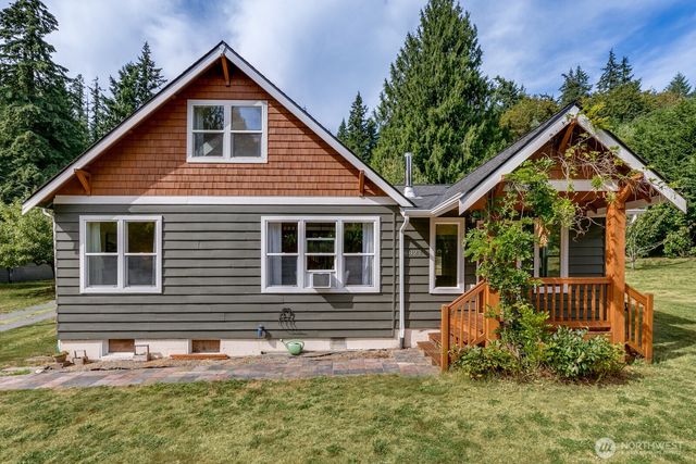 6827 Lakewood Road, Stanwood, WA 98292