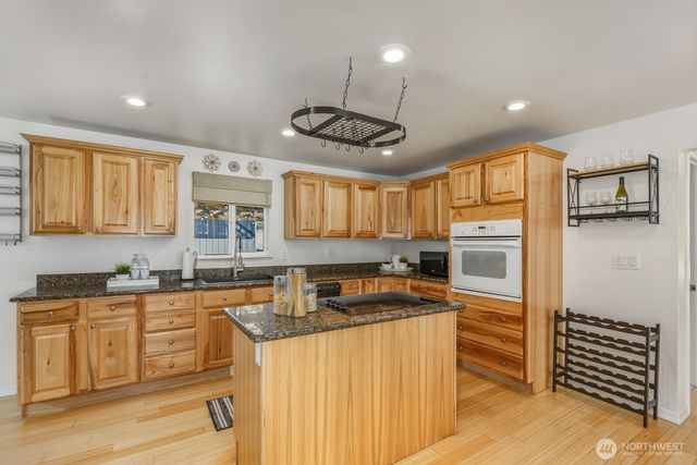 6827 Lakewood Road, Stanwood, WA 98292