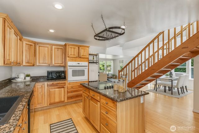6827 Lakewood Road, Stanwood, WA 98292