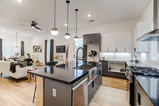 5502 Texas Street, Houston, TX 77011