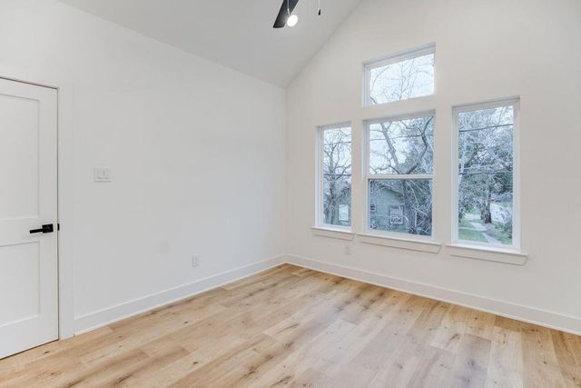 5502 Texas Street, Houston, TX 77011