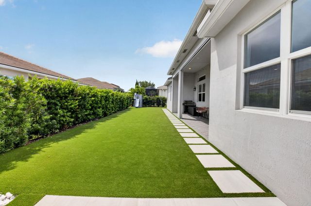 9682 Captiva Circle, Boynton Beach, FL 33437