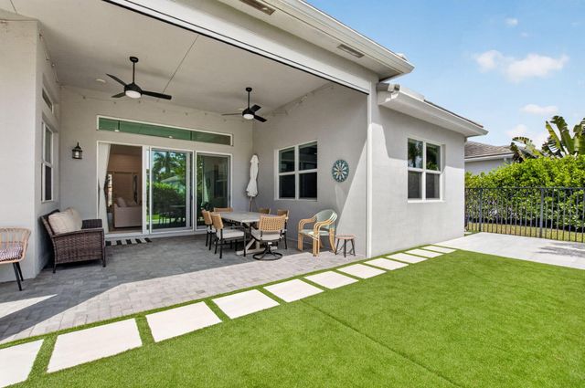 9682 Captiva Circle, Boynton Beach, FL 33437