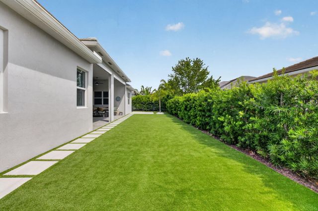 9682 Captiva Circle, Boynton Beach, FL 33437