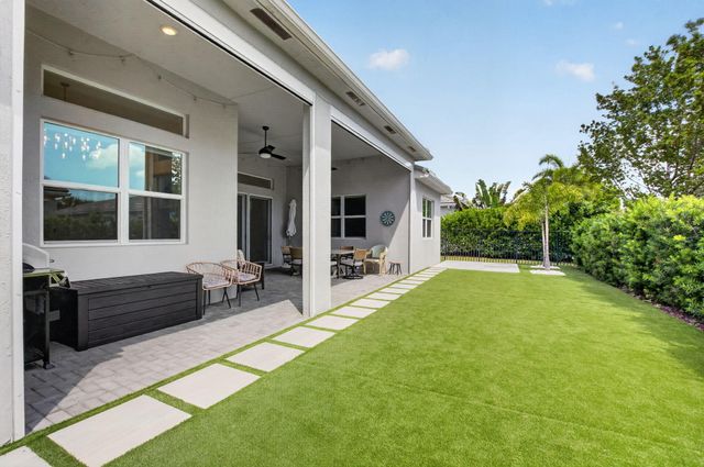 9682 Captiva Circle, Boynton Beach, FL 33437