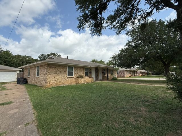 2516 Normont Circle, Fort Worth, TX 76103