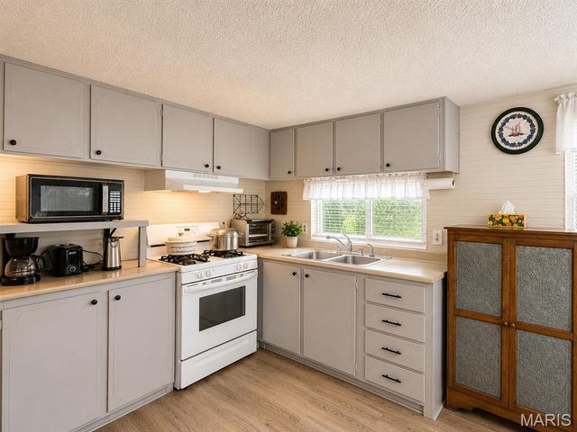 11577 Radio Station Rd, Cadet, MO 63630