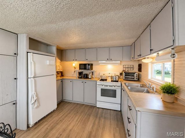 11577 Radio Station Rd, Cadet, MO 63630