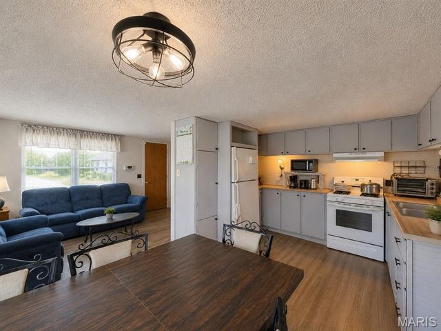 11577 Radio Station Rd, Cadet, MO 63630